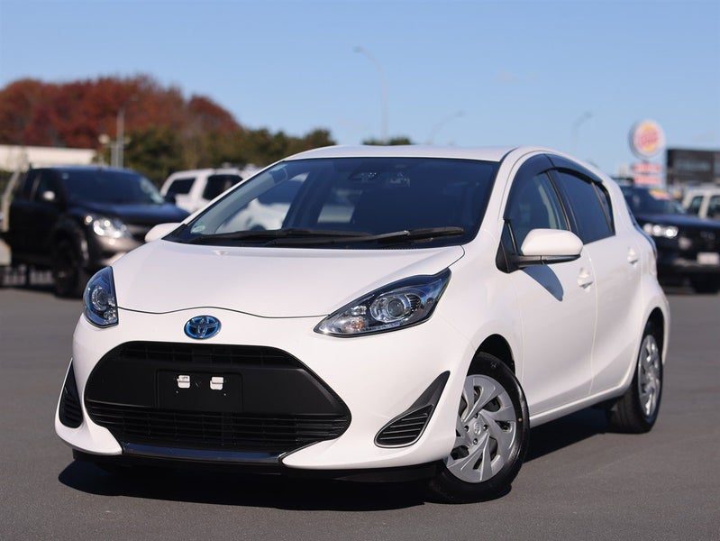 2021 Toyota Aqua Hybrid, photo 3