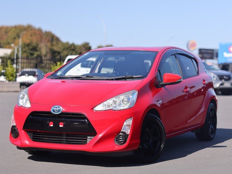2015 Toyota Aqua Hybrid, photo 3