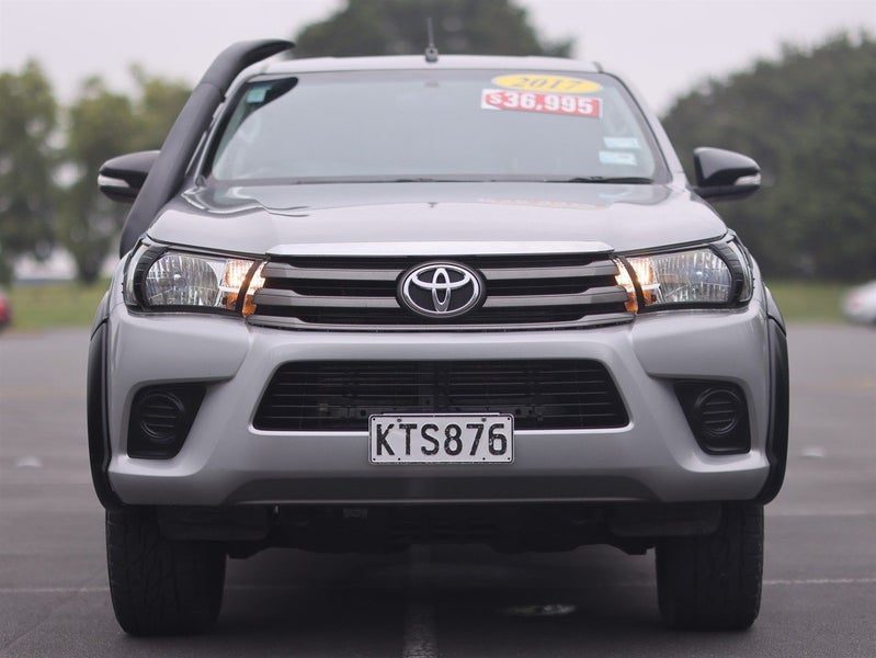 2017 Toyota Hilux SR 2.8DT D/C, photo 2
