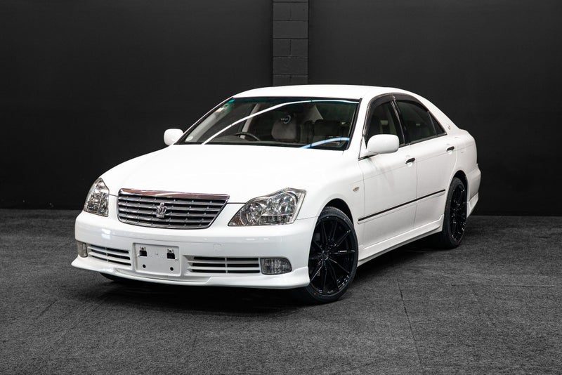 2005 Toyota Crown FRESH IMPORT - LOW KMS!