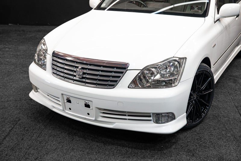 2005 Toyota Crown FRESH IMPORT - LOW KMS!, photo 2