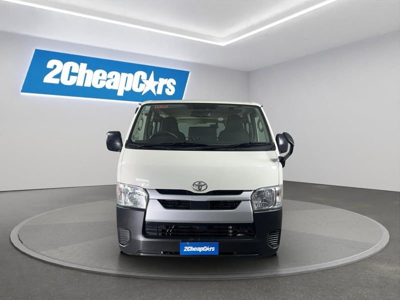 2021 Toyota Hiace Van Long DX, photo 2