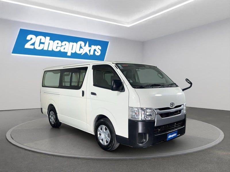 2021 Toyota Hiace Van Long DX, photo 3