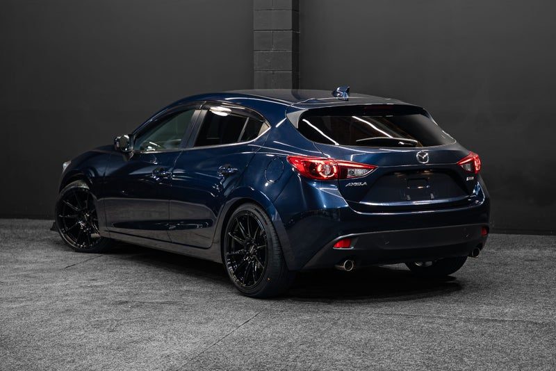 2014 Mazda Axela 20S | Touring - FRESH IMPORT!, photo 2