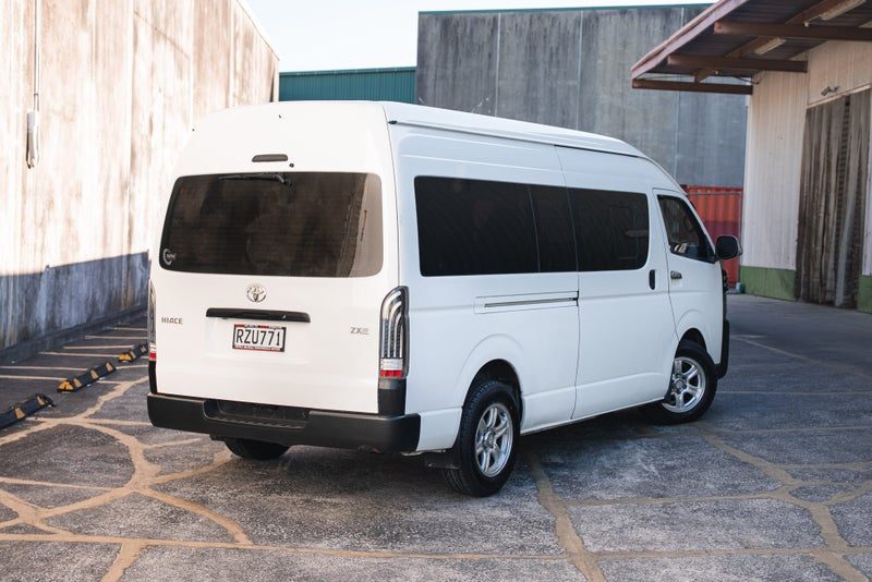 2017 Toyota Hiace ZX, photo 2