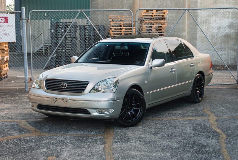 2002 Toyota Celsior Version ER | 4.3L V8 - LOW KMS