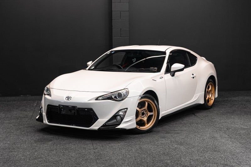 2014 Toyota 86 | Body Kit + Ray Gram Light Wheels!
