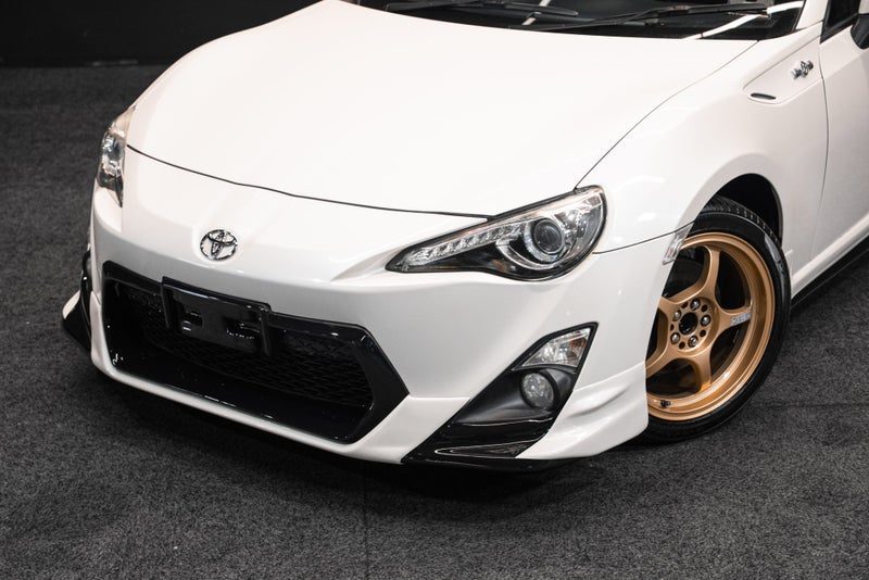 2014 Toyota 86 | Body Kit + Ray Gram Light Wheels!, photo 2