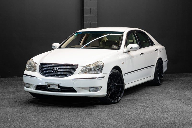 2004 Toyota Crown Majesta | V8 280HP Cruiser!