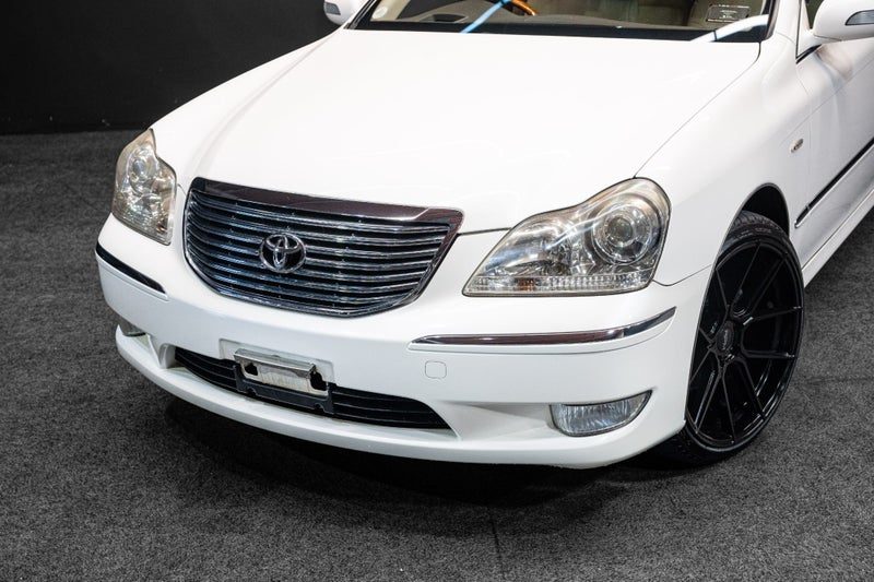 2004 Toyota Crown Majesta | V8 280HP Cruiser!, photo 2
