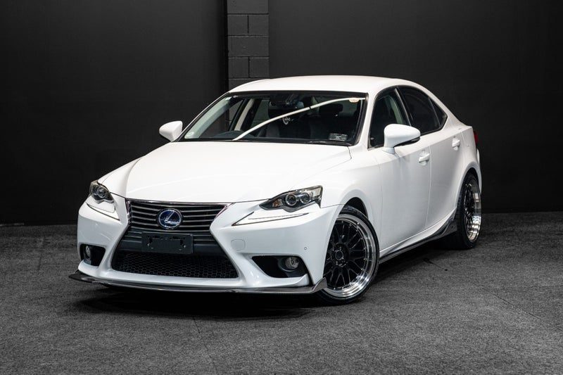 2013 Lexus IS 300h Version L - FRESH IMPORT!