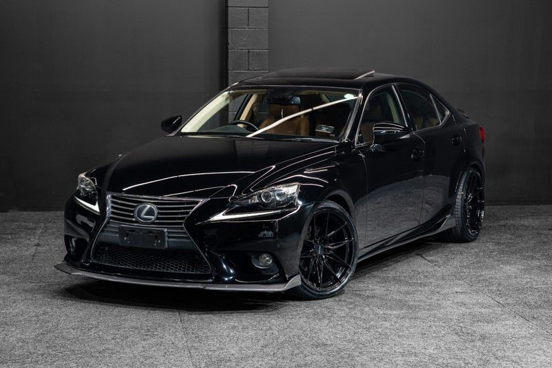 2013 Lexus IS 300h Version L - FRESH IMPORT!