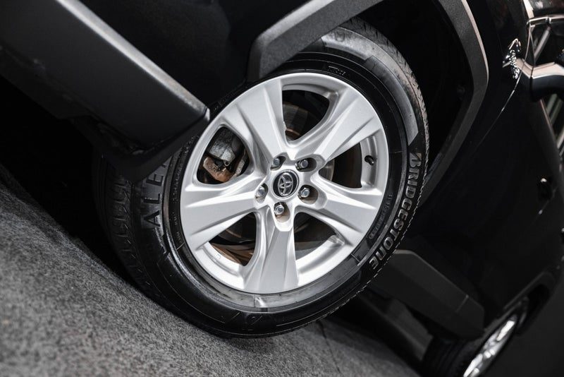 2019 Toyota RAV4 Hybrid X | 4WD - Fresh Import, photo 3
