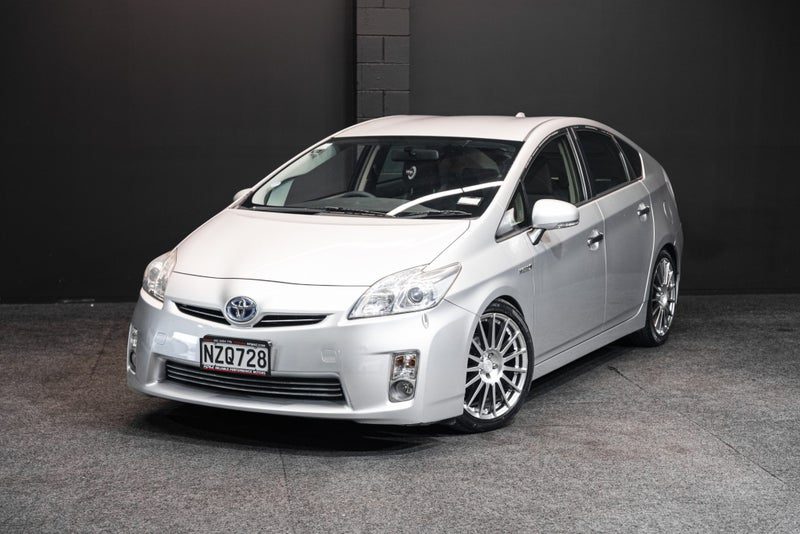 2010 Toyota Prius Hybrid | Aftermarket Wheels!