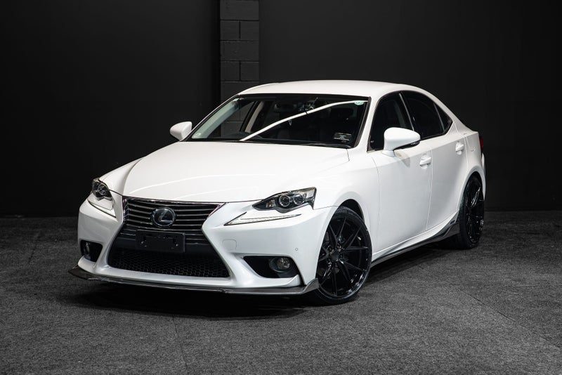 2013 Lexus IS 300h Version L - FRESH IMPORT!