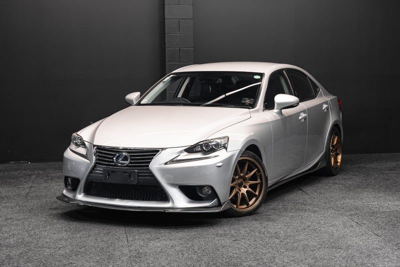 2013 Lexus IS 300h Version L - FRESH IMPORT!