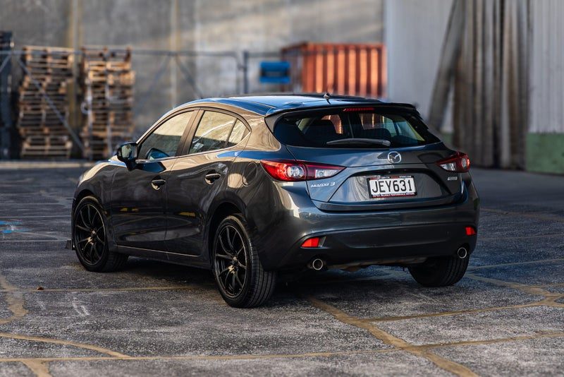 2014 Mazda 3 2.0L Sports Hatch!, photo 2