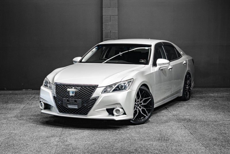 2013 Toyota Crown Athlete | HYBRID - FRESH IMPORT!