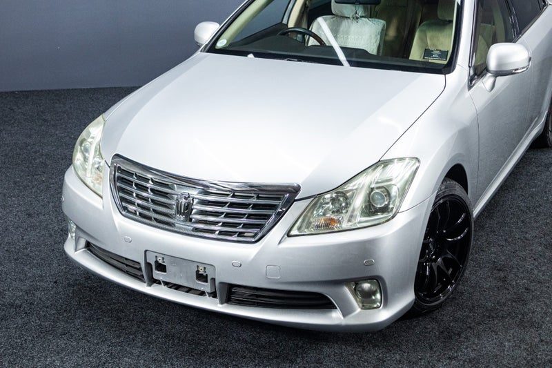 2012 Toyota Crown Grade 4 Import!, photo 2