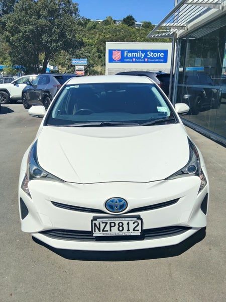 2018 Toyota Prius Hybrid S 1.8 5 Dr Hatch CVT 2WD, photo 2