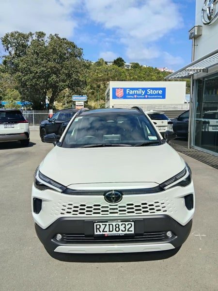 2026 Toyota Corolla Cross Limited, photo 2