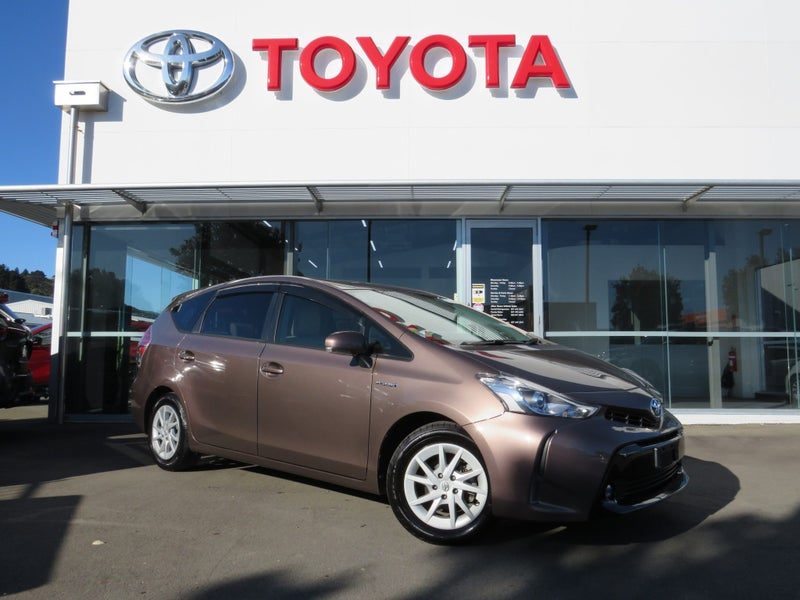 2015 Toyota Prius Alpha Hybrid