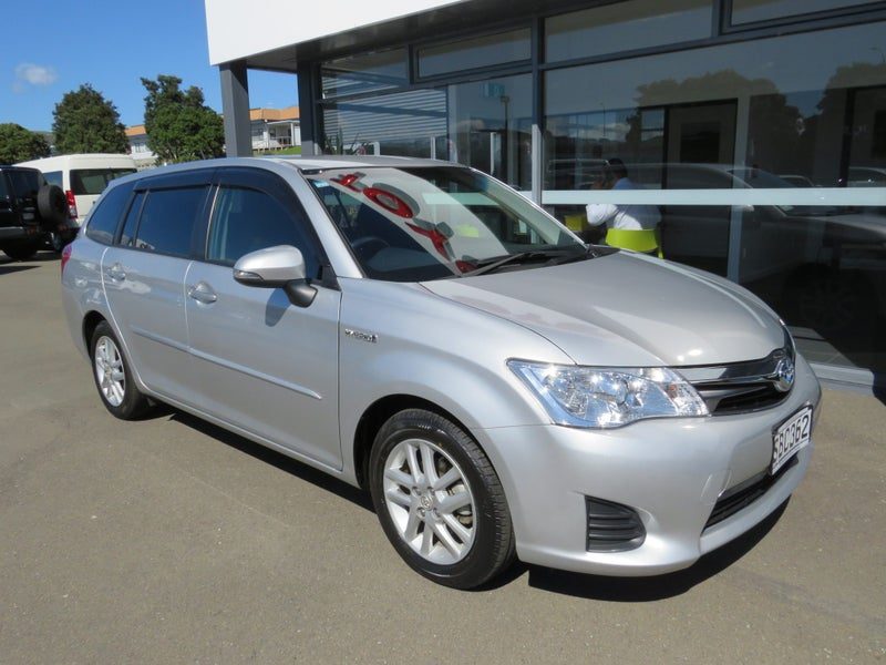 2013 Toyota Corolla Fielder 1.5 Hybrid G, photo 2