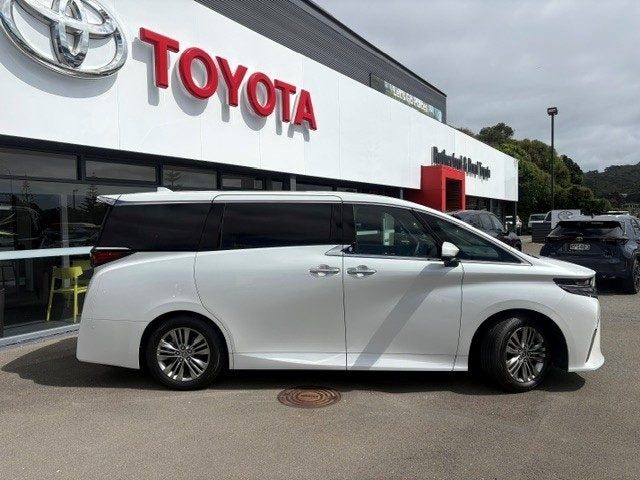 2026 Toyota Alphard Z, photo 2
