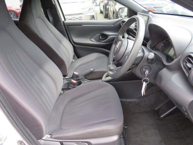 2021 Toyota Yaris 1.5 Hybrid X, photo 2