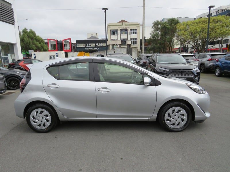 2021 Toyota Aqua 1.5 Hybrid S Business Package, photo 3
