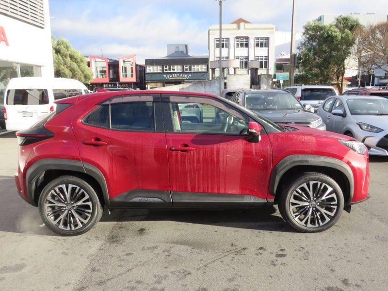 2021 Toyota Yaris Cross 1.5 Hybrid Z 4WD SUV CVT, photo 3