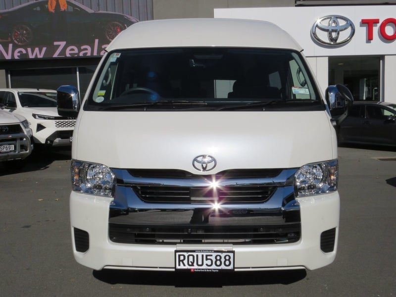 2025 Toyota Hiace 10 Seater Minibus, photo 2
