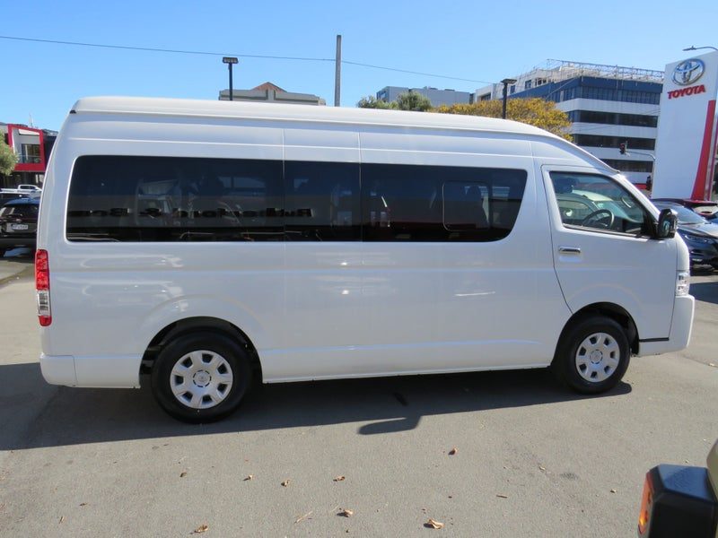 2025 Toyota Hiace 10 Seater Minibus, photo 3