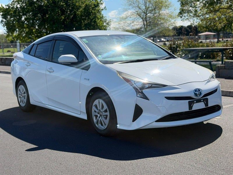 2016 Toyota Prius HYBRID !! ON SPECIAL !!, photo 2