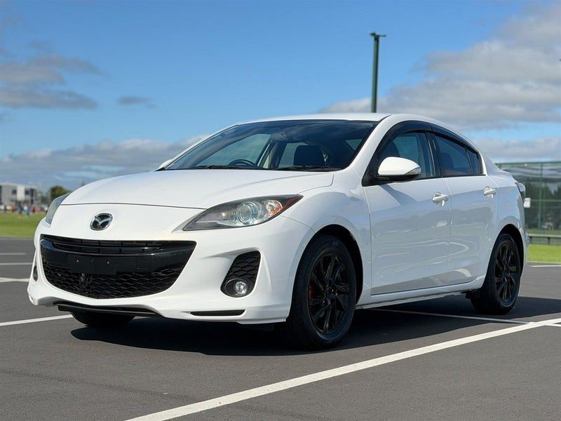 2013 Mazda Axela SKYACTIV I-STOP !! LOW KMS !!