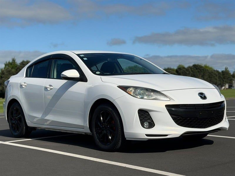 2013 Mazda Axela SKYACTIV I-STOP !! LOW KMS !!, photo 2