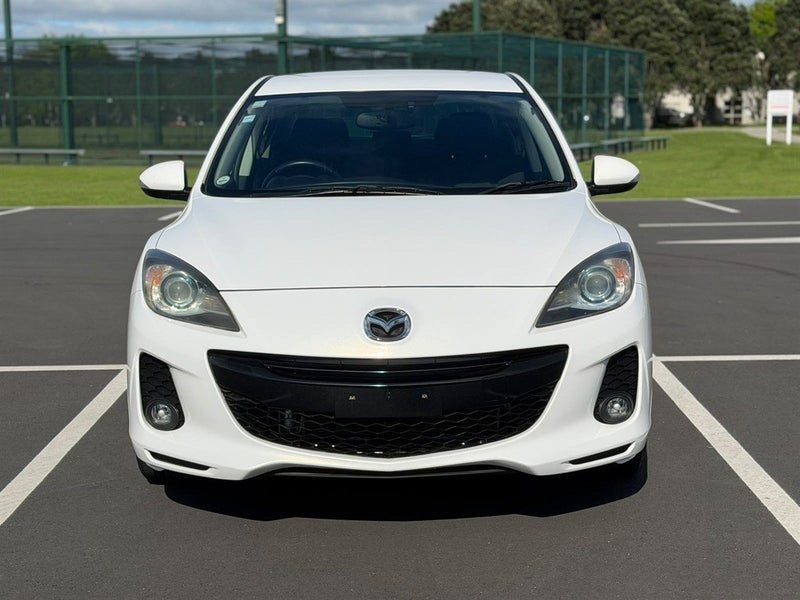2013 Mazda Axela SKYACTIV I-STOP !! LOW KMS !!, photo 3