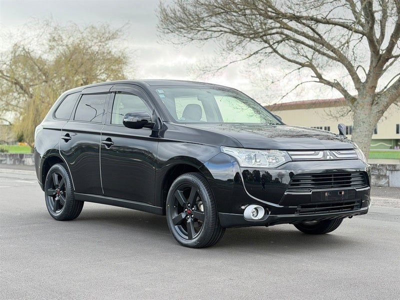2013 Mitsubishi Outlander 7 Seater, photo 2