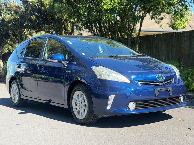 2013 Toyota Prius ALPHA HYBRID !! 7 SEATER !!, photo 2