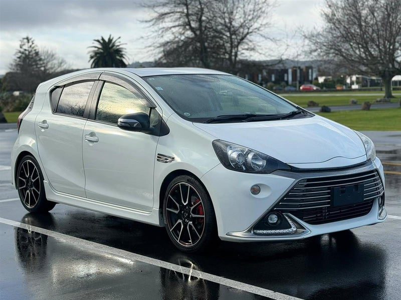 2015 Toyota Aqua GGS HYBRID !! ALLOYS !!, photo 2