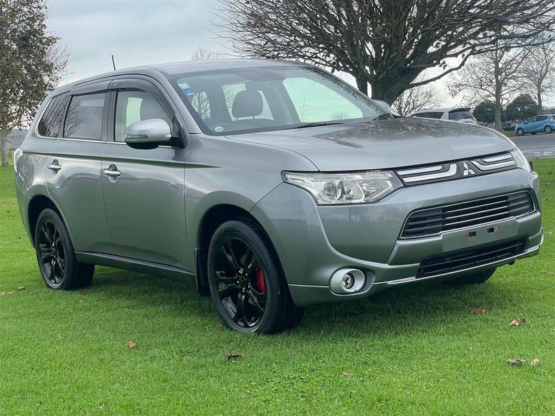 2013 Mitsubishi Outlander !! 4WD !! 7 SEATER !!, photo 2