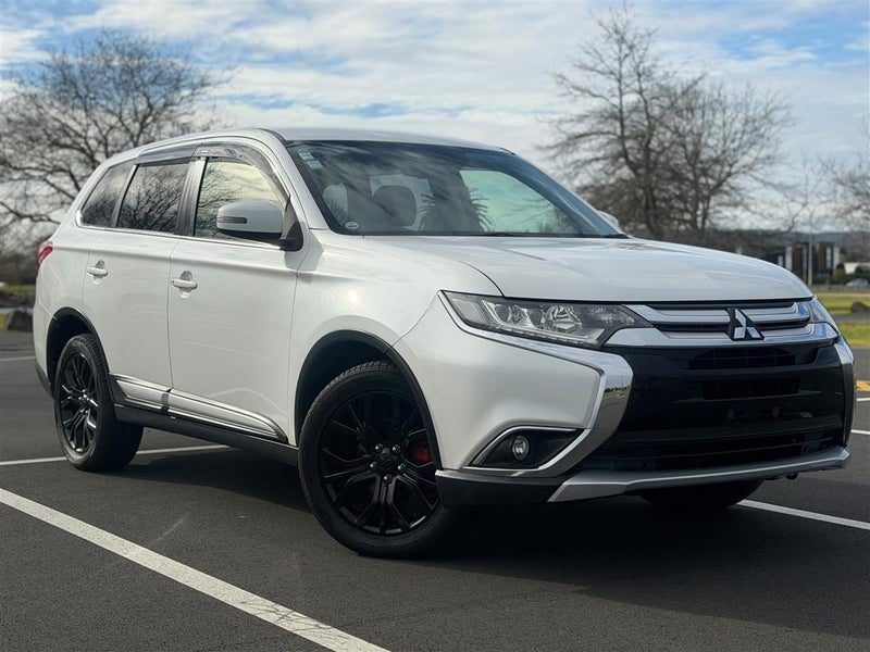 2015 Mitsubishi Outlander 7 Seater, photo 2