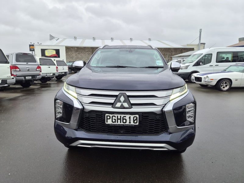 2022 Mitsubishi Pajero Sport VRX 7 Seater, photo 2