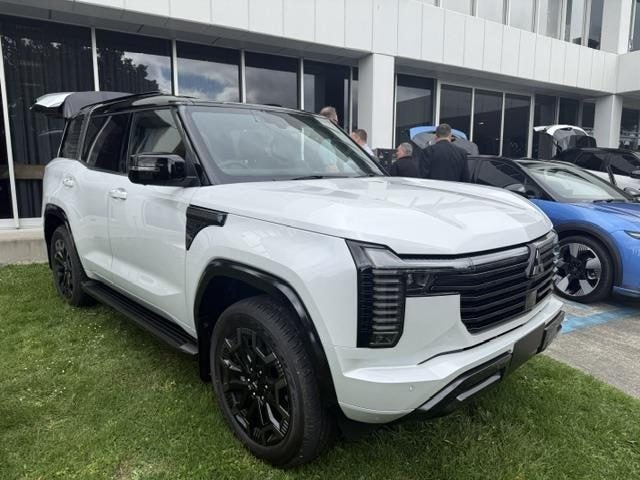 2026 Mitsubishi Pajero VRX, photo 3