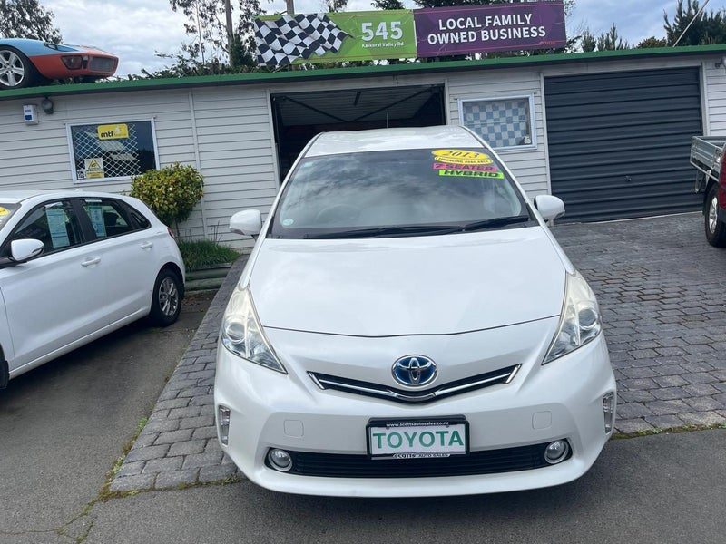 2013 Toyota Prius Alpha 7 Seater, photo 2
