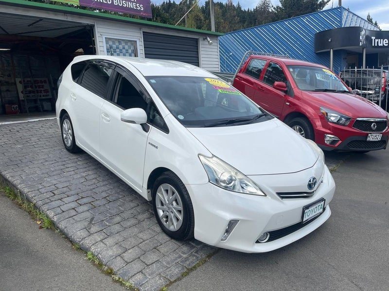 2013 Toyota Prius Alpha 7 Seater, photo 3