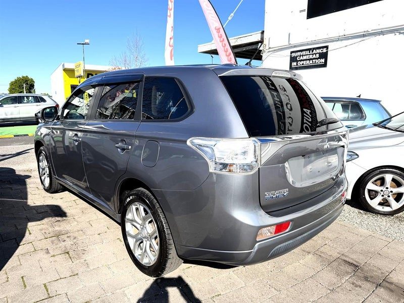 2015 Mitsubishi Outlander 2.0 4WD G PACKAGE PHEV, photo 2