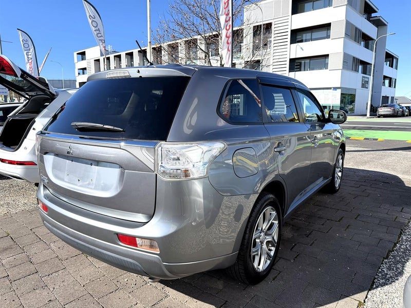 2015 Mitsubishi Outlander 2.0 4WD G PACKAGE PHEV, photo 3