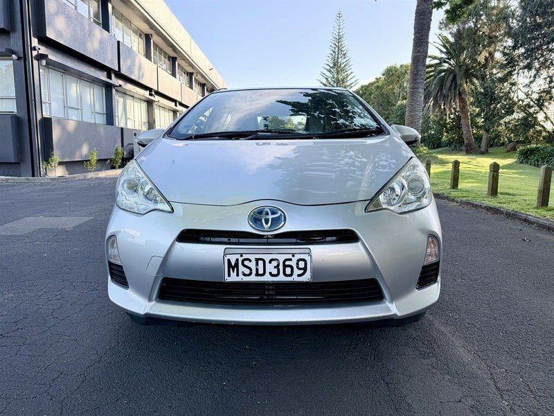 2014 Toyota Aqua L Hybrid | Automatic, photo 2