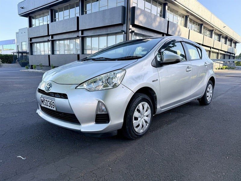 2014 Toyota Aqua L Hybrid | Automatic, photo 3
